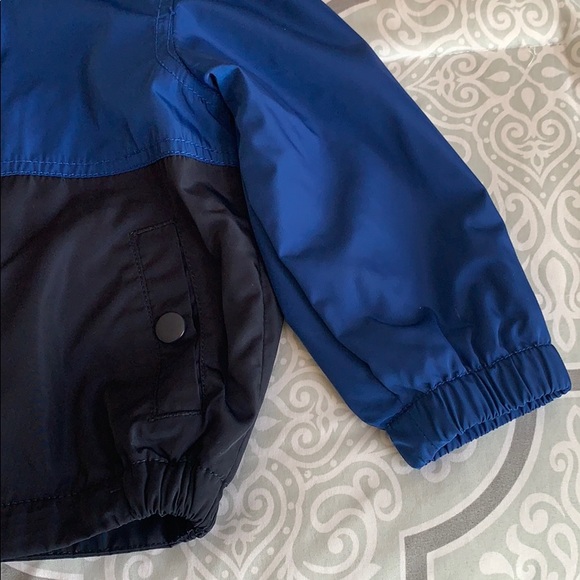 🌧 OshKosh Jacket 🌧 - Picture 3 of 7